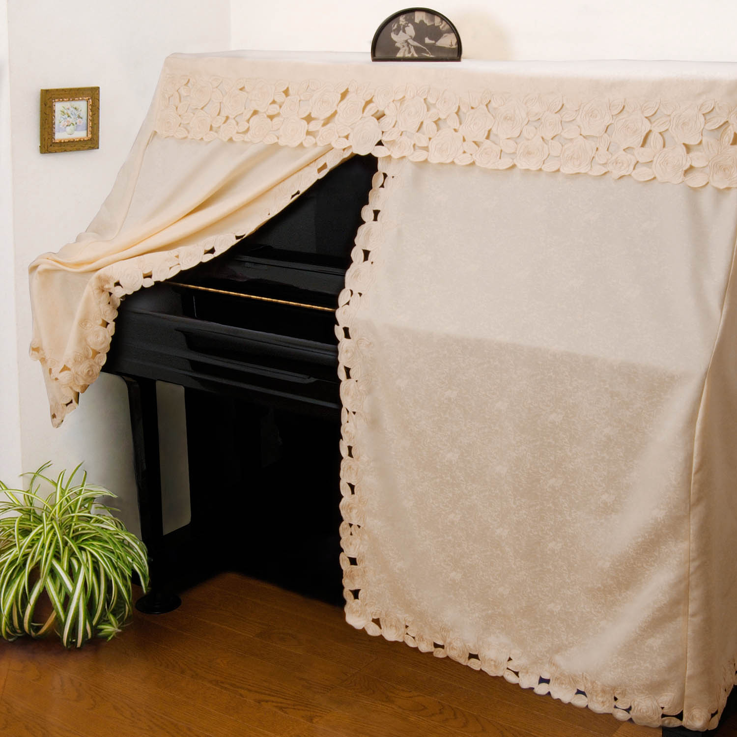 【ベルメゾン】刺繍入りピアノカバー「カットワークローズ」