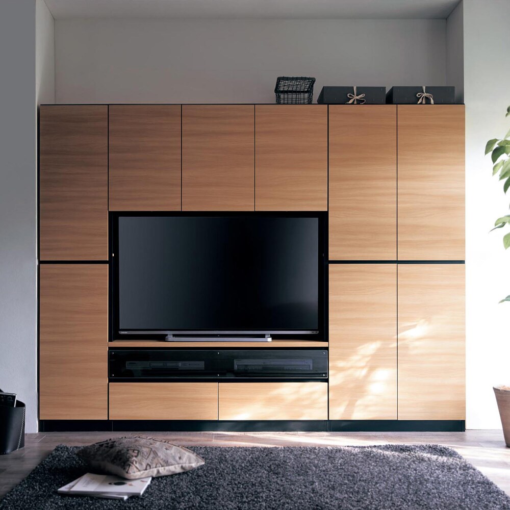 壁全体をフルに活用でき、テレビ周りが片付く収納力のあるテレビ台デッキ収納部のフラップ扉は飛散防止フィルムを貼った黒ガラス扉で、中身が見えず見た目もすっきり扉はゆっくり閉まるソフトクローズ式扉前面は傷が