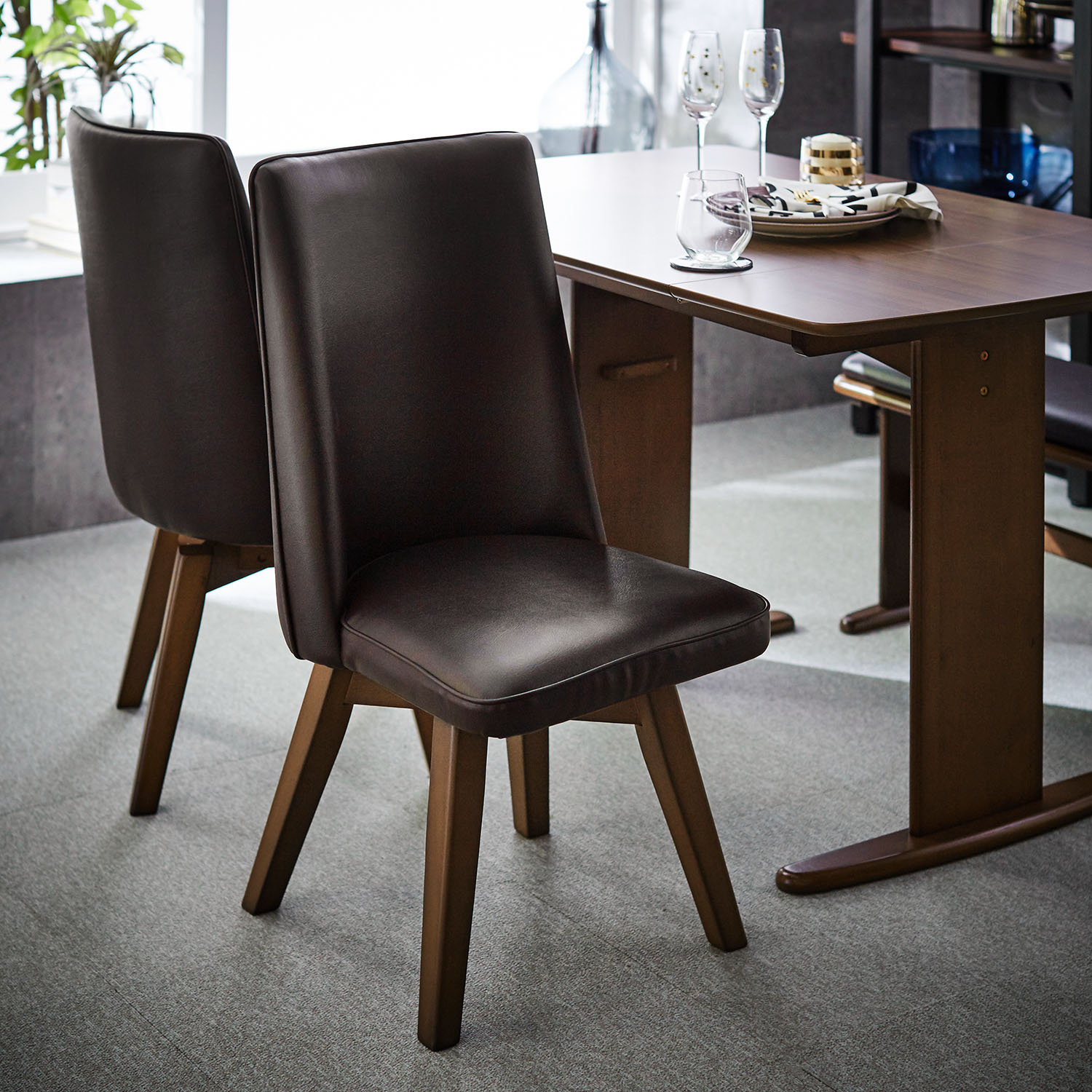 【ベルメゾン】合皮の回転ダイニングチェア