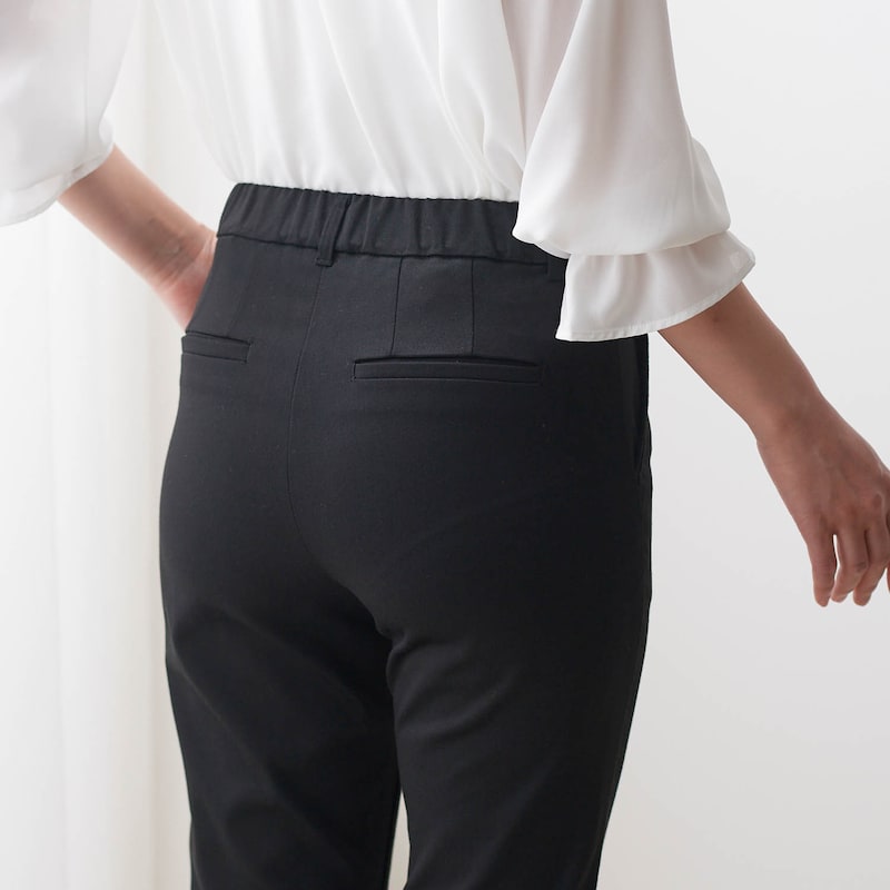 後ろヒップまわりにはダーツを左右２本ずつとり、ヒップまわりを立体的に