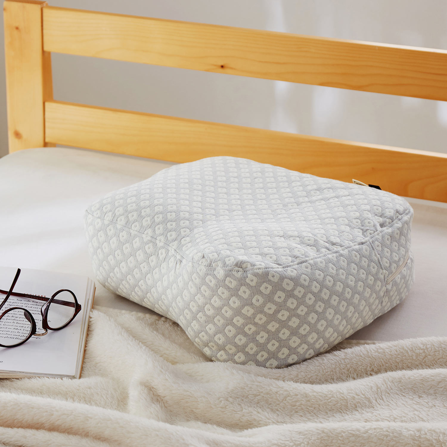 ＜ベルメゾン＞寝ながら本を読みたい人のための枕'HONTO'[日本製]画像