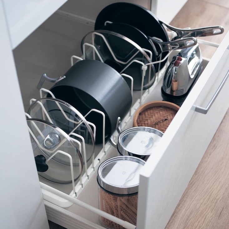 伸縮式鍋蓋＆フライパンスタンド 【幅４５~８２ｃｍに伸縮】