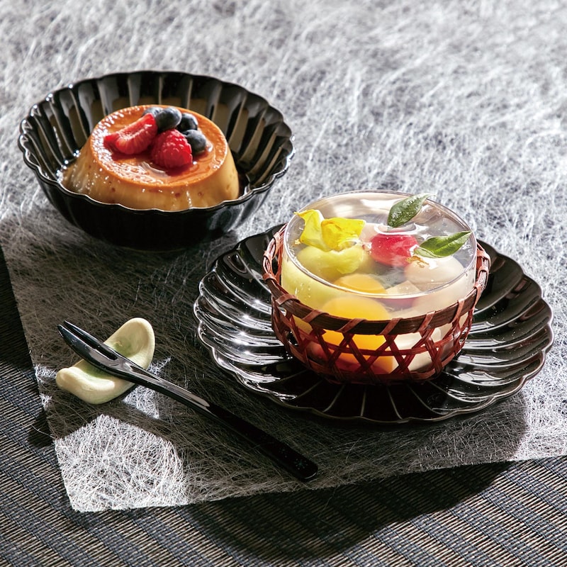 手前：取り皿プレート14.5cm※画像には販売終了済みのタイプも含まれています。