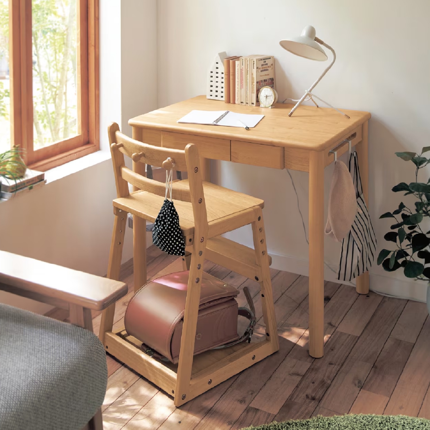 【ベルメゾン】やさしい丸みのデスク