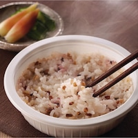 レンジで2分温めるだけで香ばしい雑穀米が食べられます。