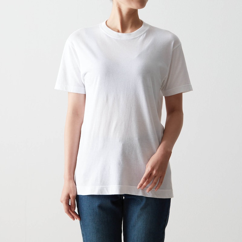 シンプルなデザインでトップスにもひびきにくい