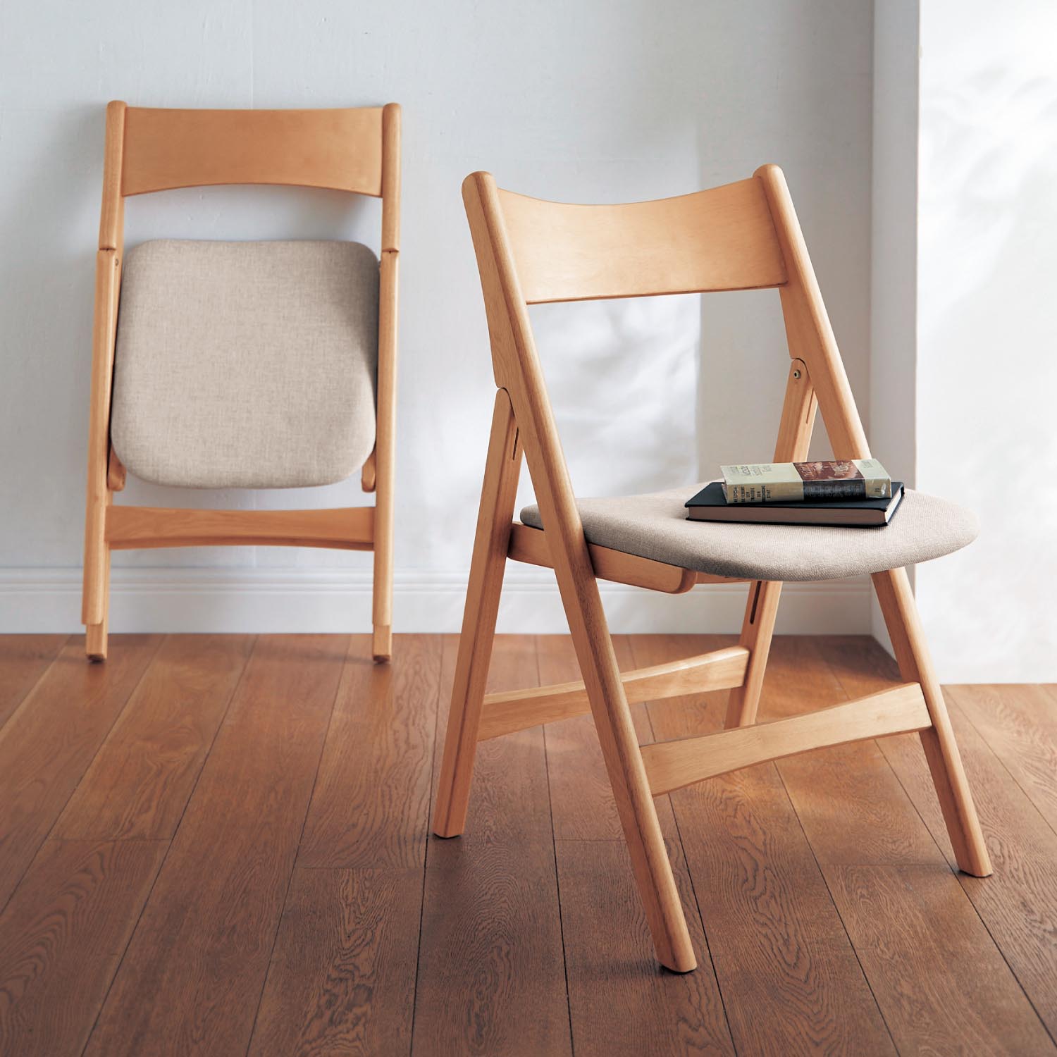 丸みがやさしい折りたたみチェア2脚セット 丸みがやさしい折りたたみチェア2脚セット