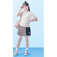 オフホワイト／モデル身長145cm・サイズ140