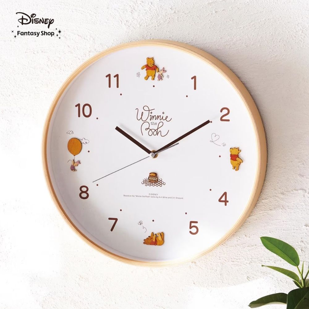 ナチュラルデザインの木枠掛け時計（選べるキャラクター）（ディズニー