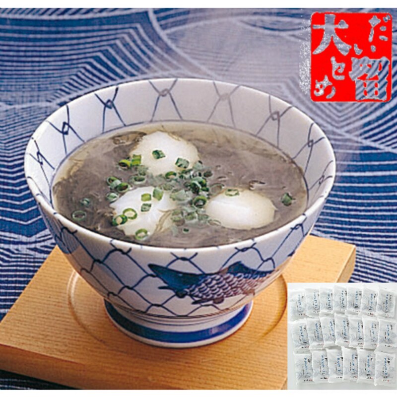 お湯を注ぐだけで手軽においしい魚のすり身だんご入りもずくスープをお楽しみいただけます。