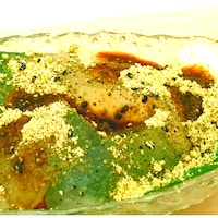 こんにゃくマンナンと寒天でもちぷる食感を実現。まるでわらび餅を食べているような満足感です。