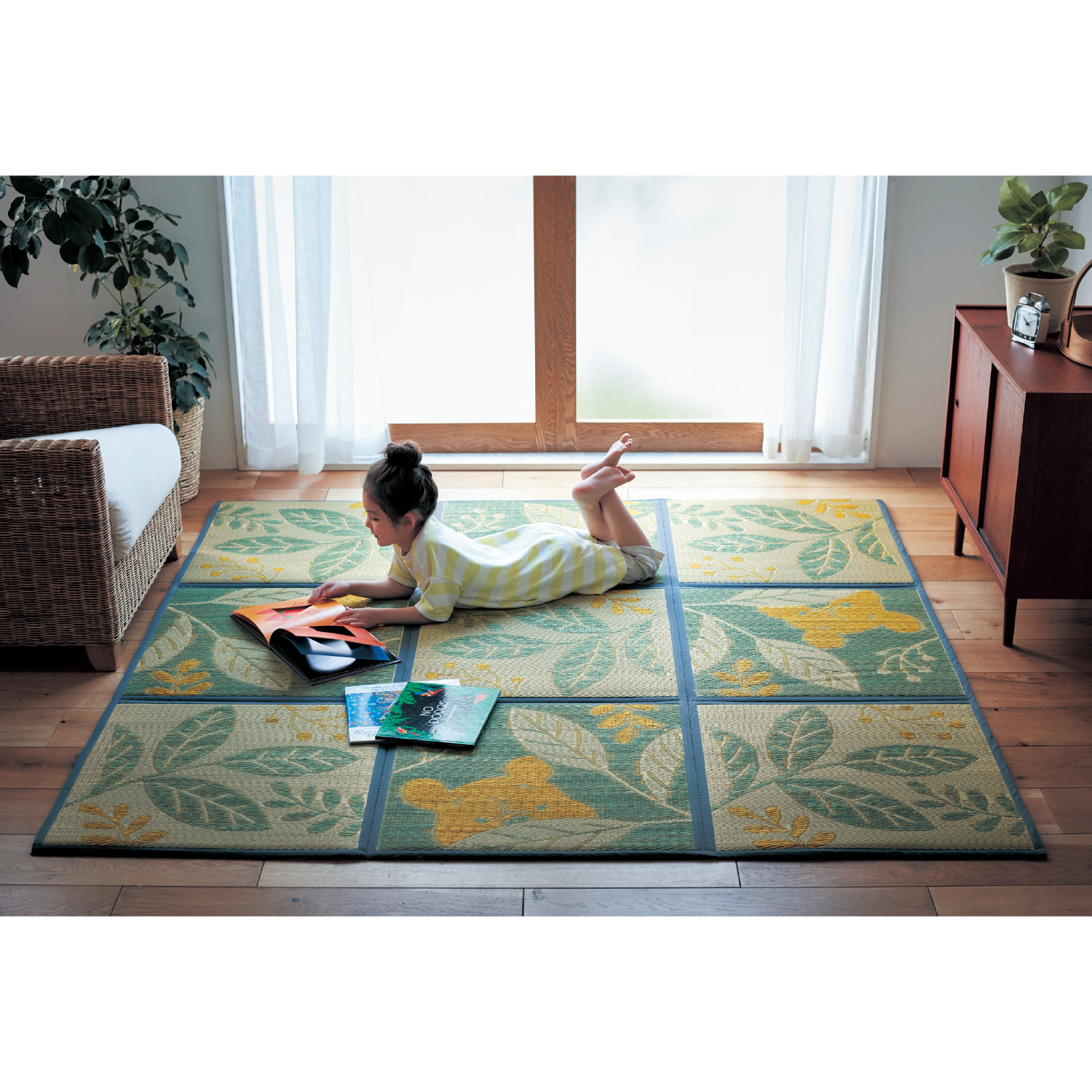 【ディズニー/Disney】収納のことまで考えた夏に快適なウレタン入りい草ラグ(選べるキャラクター)