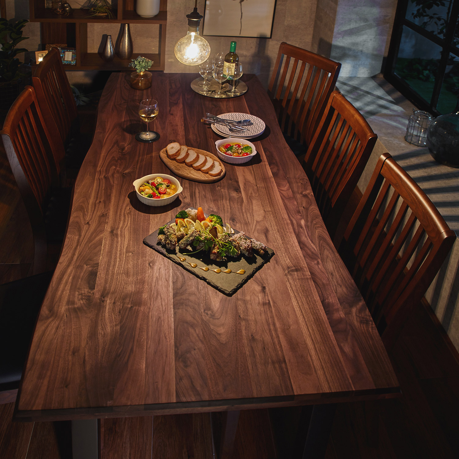 【ベルメゾン】天然木ウォルナット材のダイニングテーブル