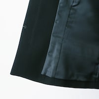 裏地付きのジャケットなので、腕通りもスムーズ