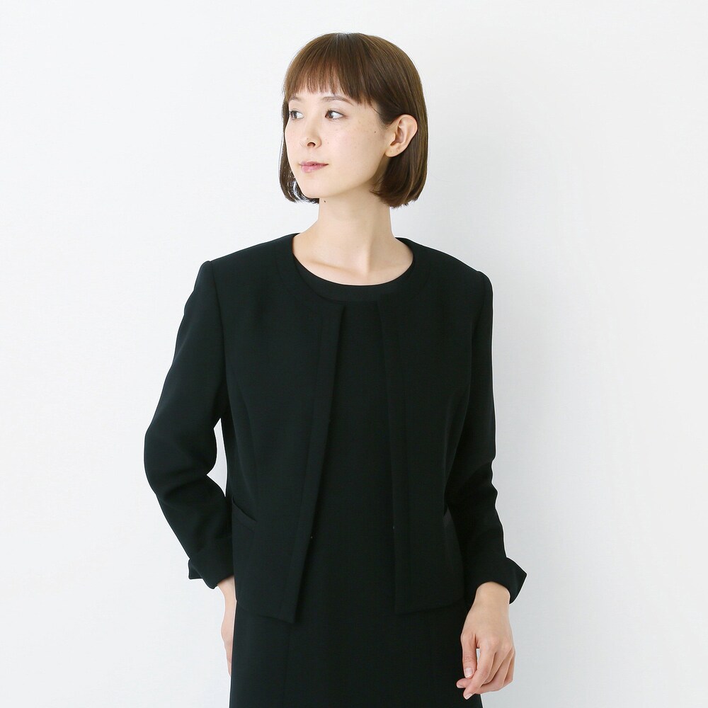 袖口を折り返した着こなしも決まります