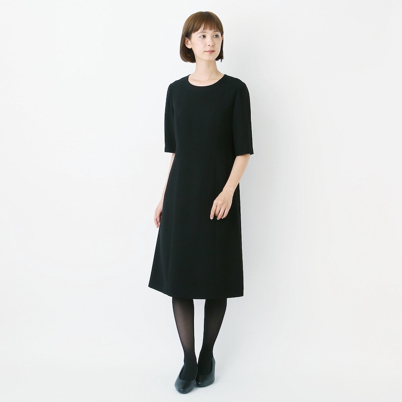 モデル身長168cm／9AR　ワンピースのみ着用