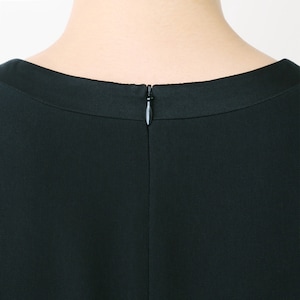 後ろはファスナー仕様