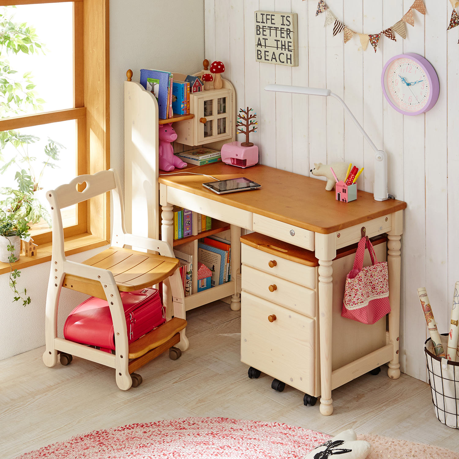 女の子にぴったり ユニット式ledライト付きカントリー調学習机セット 通販のベルメゾンネット 女の子にぴったり ユニット式ledライト付きカントリー調学習机セット 通販のベルメゾンネット