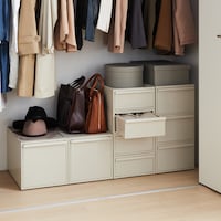 クローゼットに合わせやすい奥行52cm／ベージュ