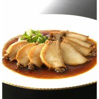 約100gのあわびをまるごと柔らかく下処理し、紅焼と呼ばれ高級メニューに使われているオイスターソース