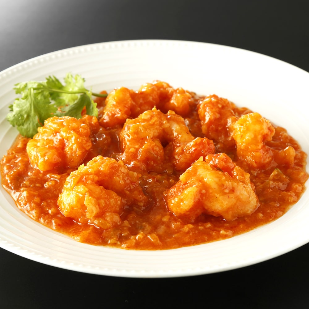 四川飯店の代表メニューのエビチリ。その中でも大ぶりのブラックタイガーを使用した食べ応えのある溶き卵入