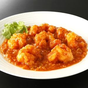 四川飯店の代表メニューのエビチリ。その中でも大ぶりのブラックタイガーを使用した食べ応えのある溶き卵入