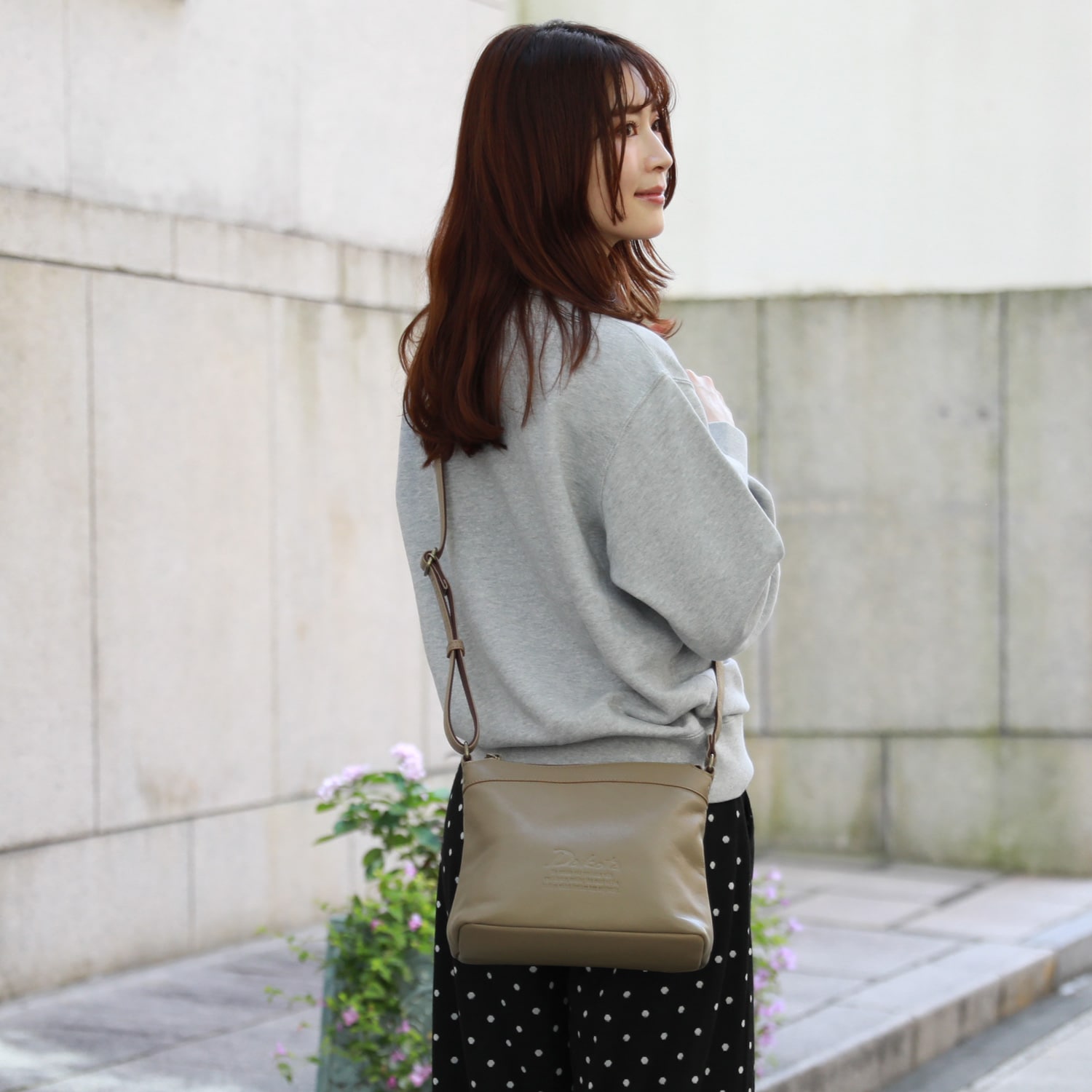 ミナペルホネン 本革 セレブレイトショルダーバッグ ダークネイビー