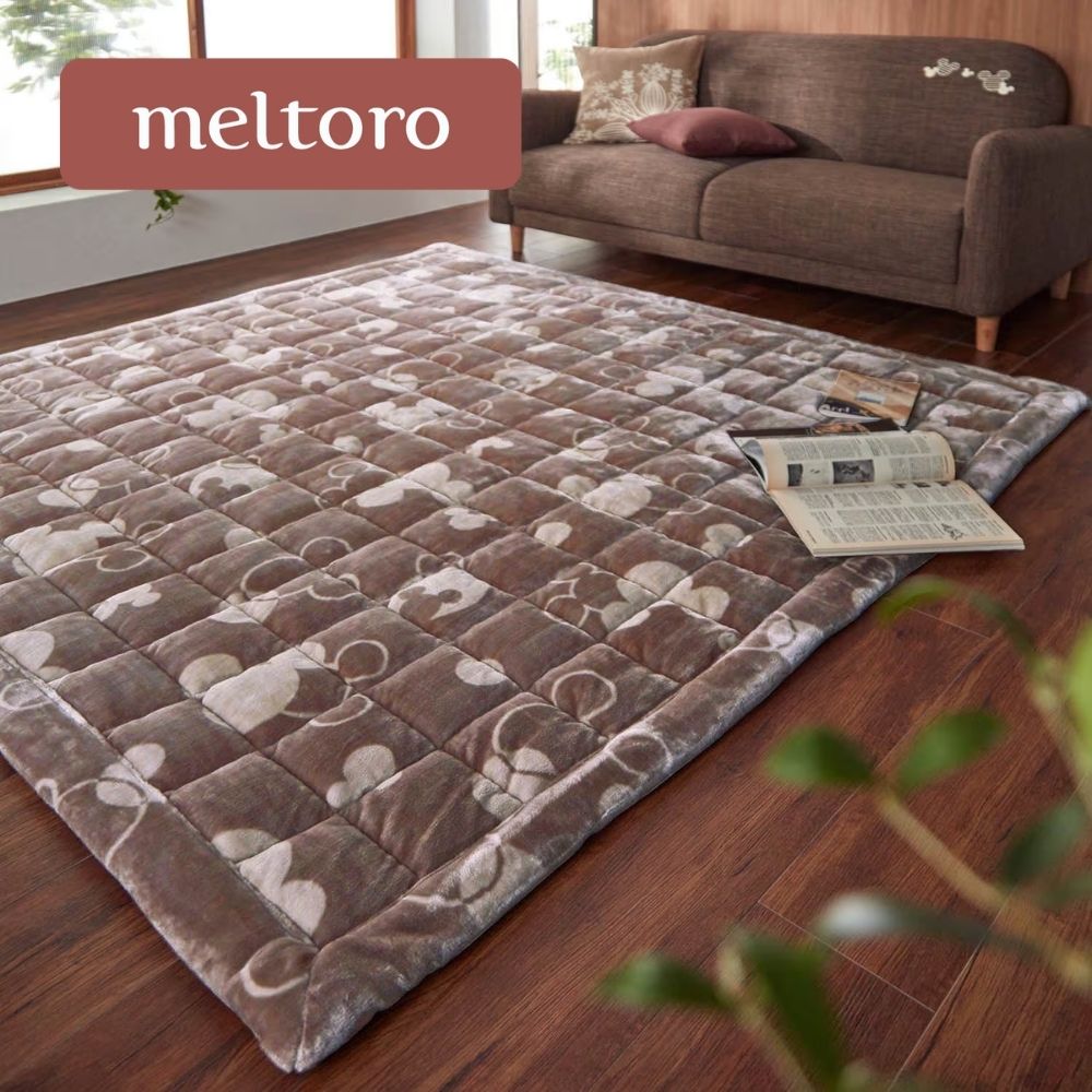 あったかなめらかなふんわりわた入りキルトラグ「ミッキーモチーフ」 あったかなめらかなふんわりわた入りキルトラグ「ミッキーモチーフ」