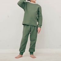 ライトカーキ／モデル身長：111cm、着用サイズ：110