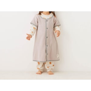 グレージュ／モデル身長：87cm、着用サイズ：80～90