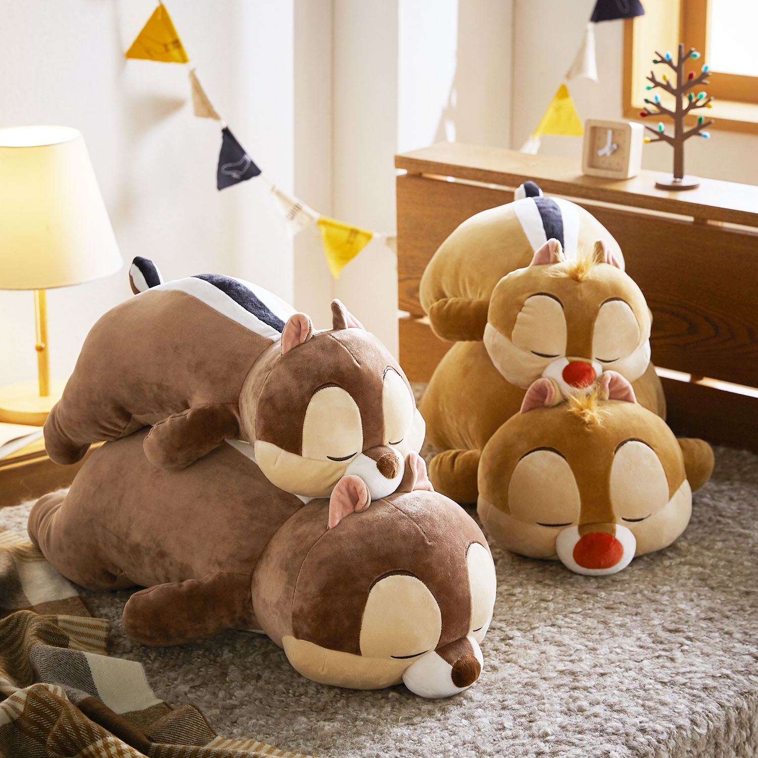 おもちのような柔らかさの抱き枕<もちはぐ/mochihug!>「チップ&デール」(ディズニー/Disney) おもちのような柔らかさの抱き枕<もちはぐ/mochihug!>「チップ&デール」(ディズニー/Disney)