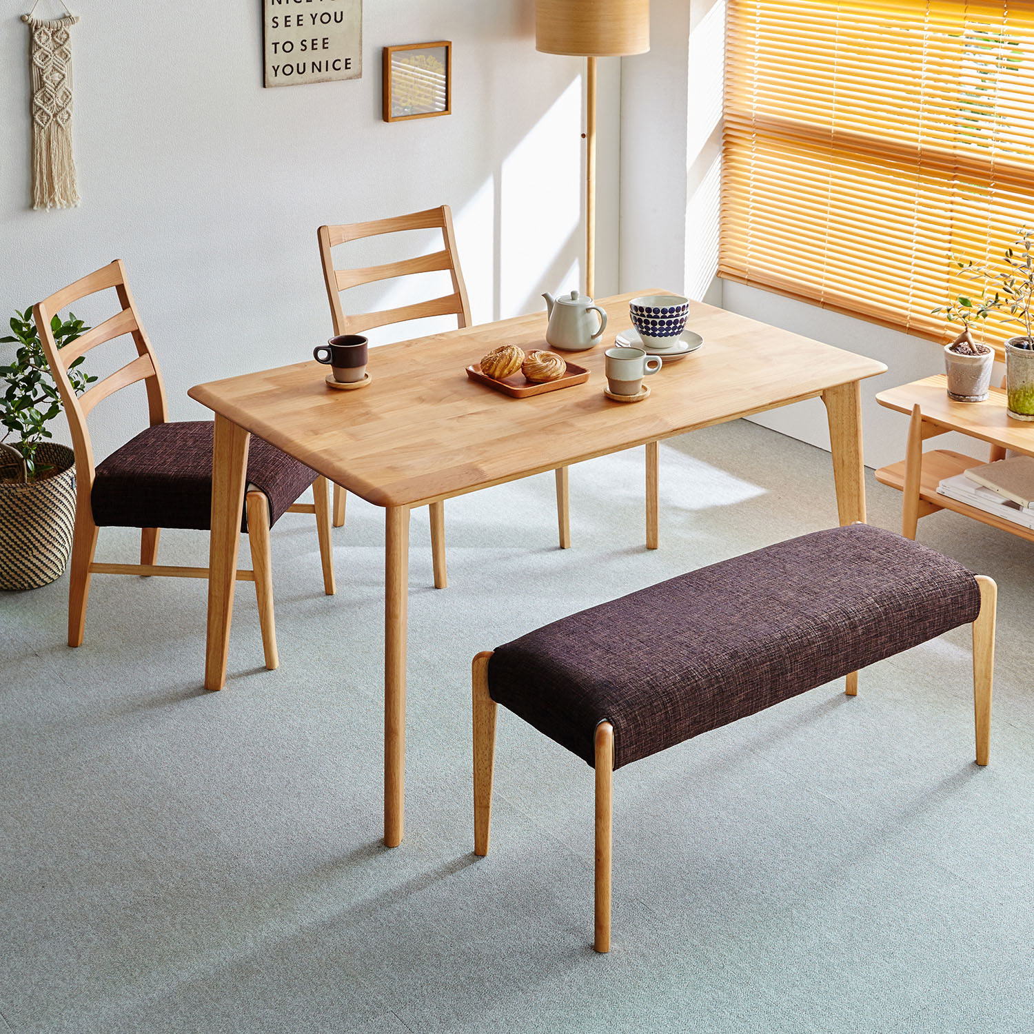 【ベルメゾン】アルダー材を使ったダイニングテーブル