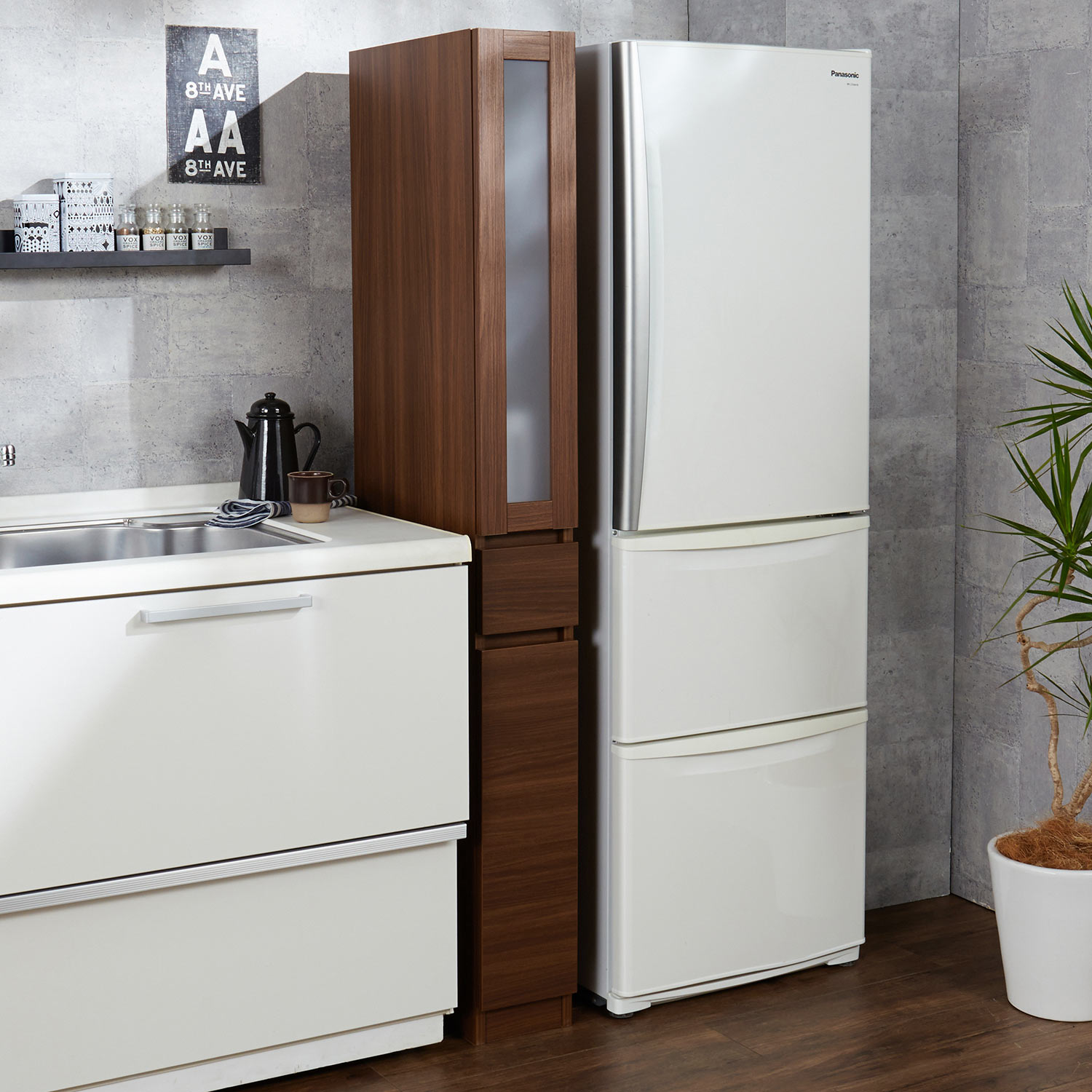 【すきまくん】【幅1cmピッチオーダー】収納タイプが選べる樹脂窓付き扉の隙間キャビネット(日本製)