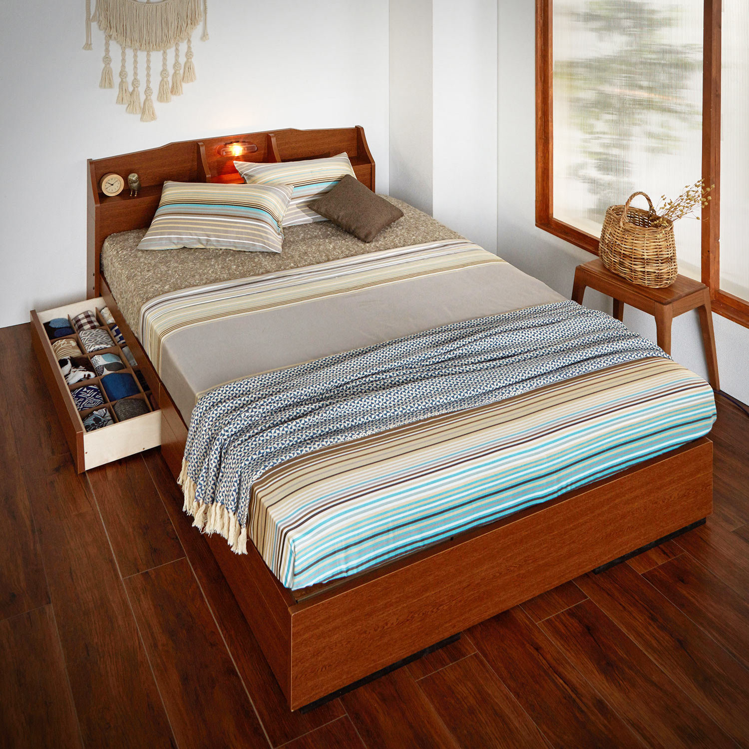 【ベルメゾン】照明・コンセント・収納付きベッド(圧縮ボンネルコイルマットレス付き)