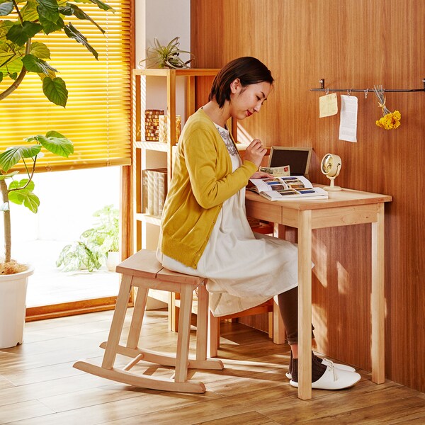 【ベルメゾン】アルダー材のロッキングスツール