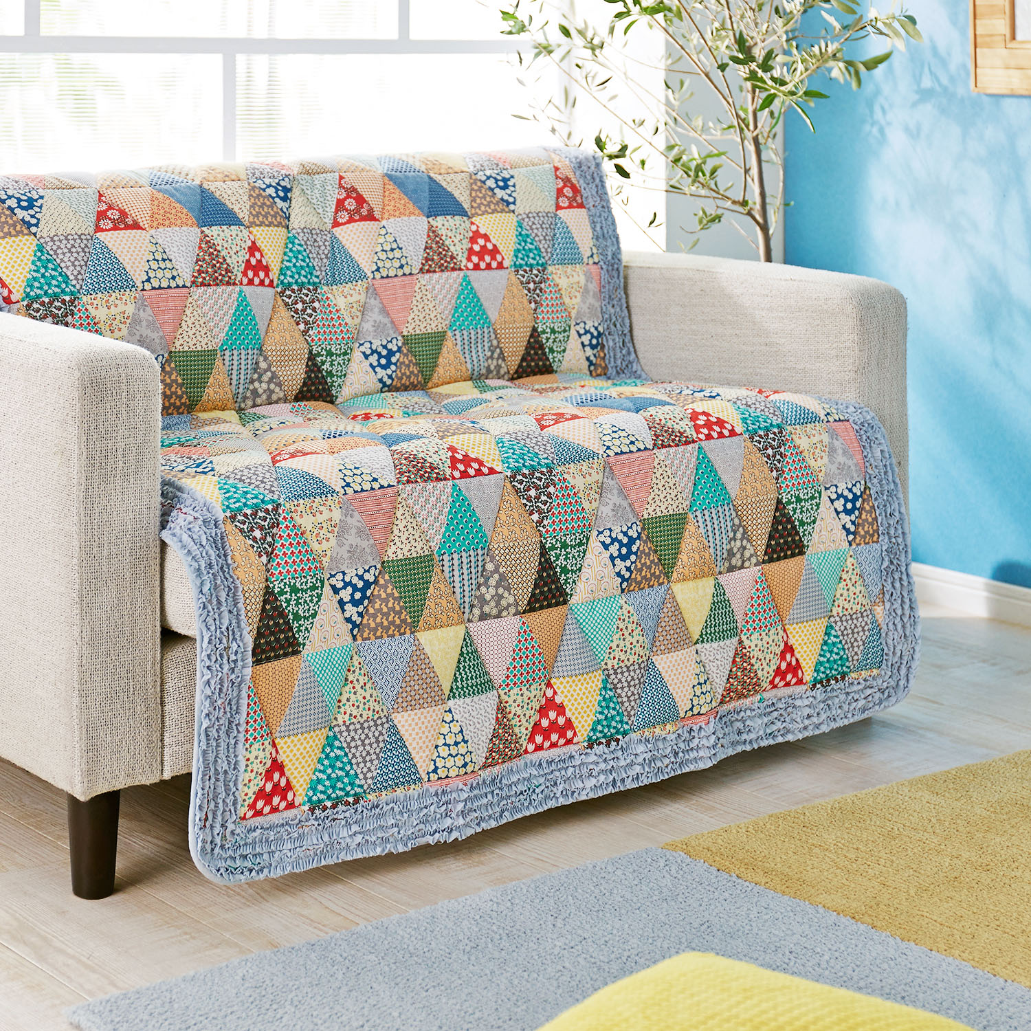 【ベルメゾン】三角形キルトのパッチワーク風もこもこ中掛けマルチカバー・ソファーカバー