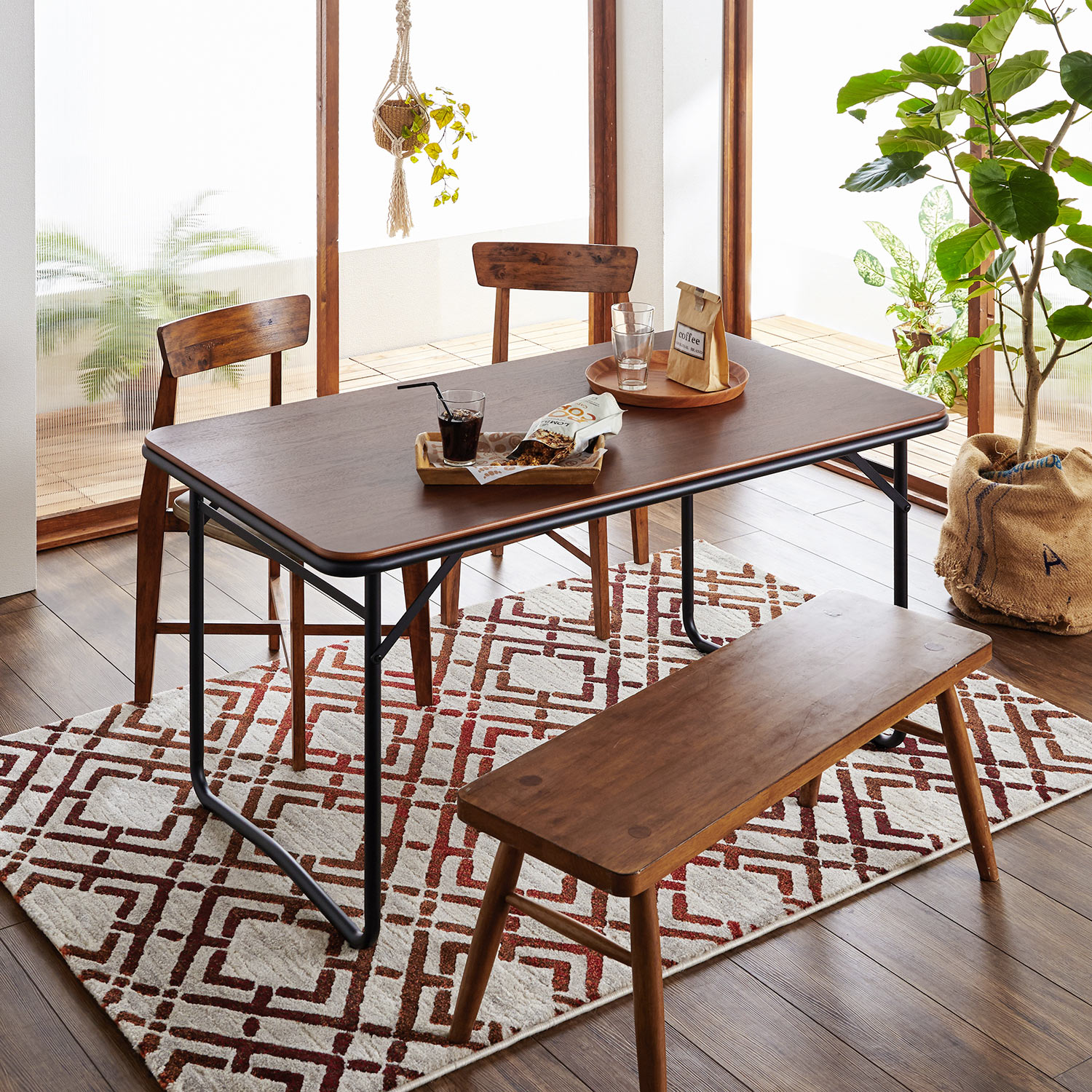 アイアンフレームのカフェ風ダイニングテーブル 4人用 通販のベルメゾンネット アイアンフレームのカフェ風ダイニングテーブル 4人用 通販のベルメゾンネット