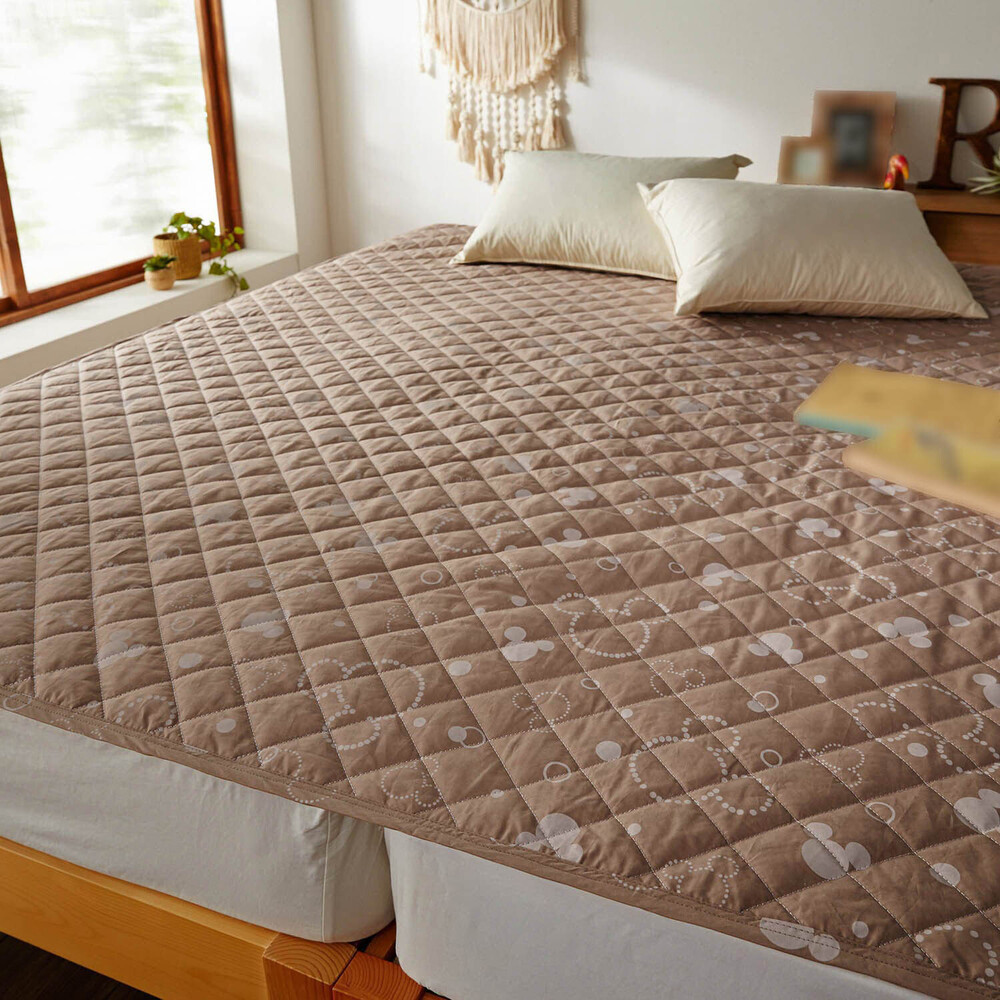 大きいサイズが嬉しい!綿素材を使った敷きパッド「ミッキーモチーフ」(ディズニー/Disney) 大きいサイズが嬉しい!綿素材を使った敷きパッド「ミッキーモチーフ」(ディズニー/Disney)