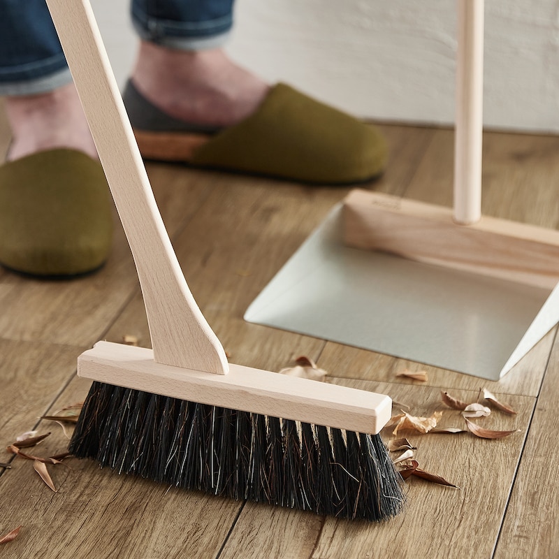 ポリエステルと馬毛の根毛を使用。ホコリをしっかりと取りつつ、しなやかな履き心地を実現