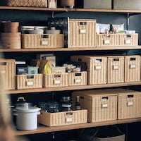 コーディネート例　※別売のふた付きラタンバスケットと合わせて使用しています。