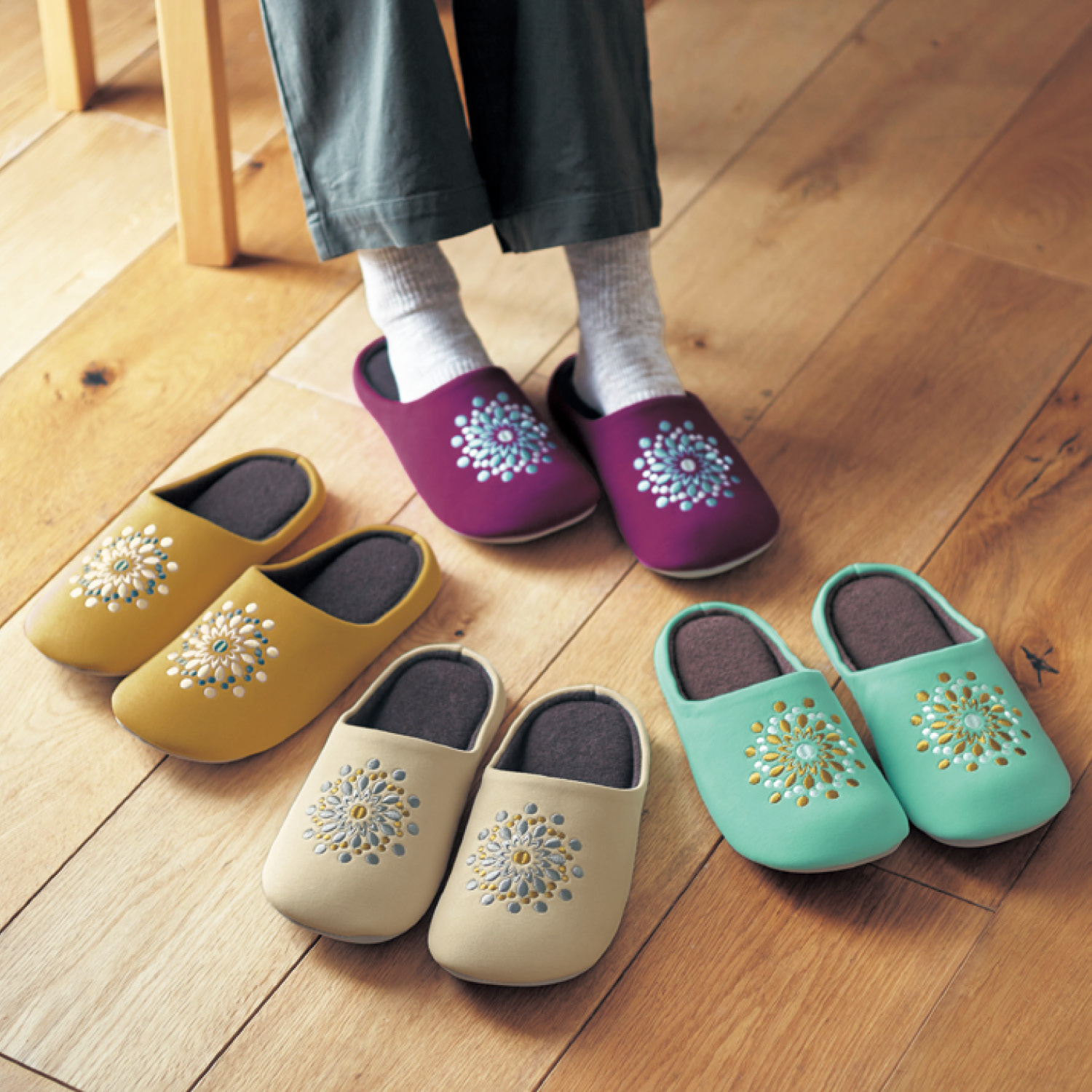 【ベルメゾン】たっぷり刺繍の低反発ウレタン入り洗えるルームシューズ