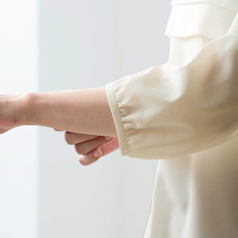 女性らしい七分袖