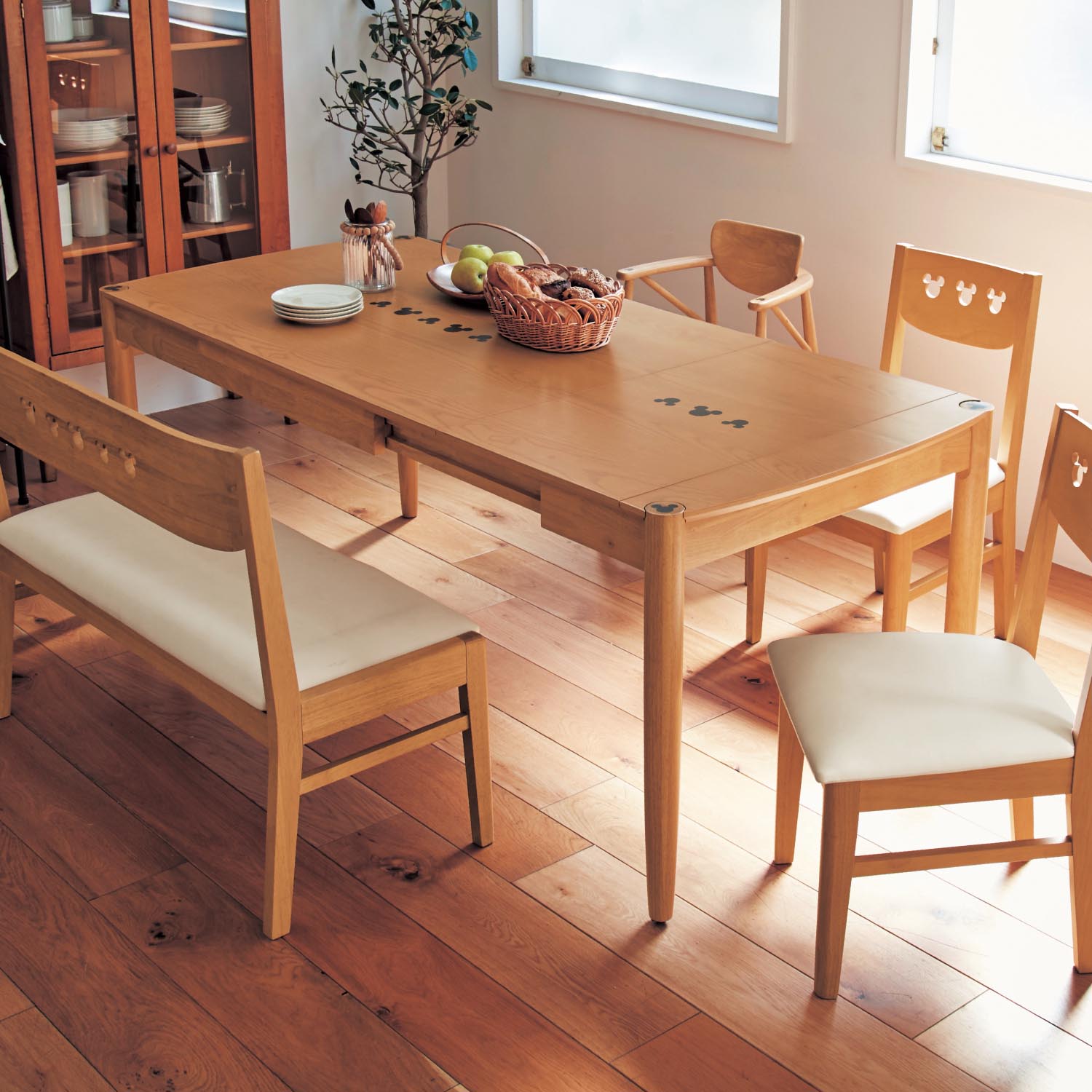 エクステンションダイニングテーブル ミッキーモチーフ ディズニー Disney 通販のベルメゾンネット エクステンションダイニングテーブル ミッキーモチーフ ディズニー Disney 通販のベルメゾンネット