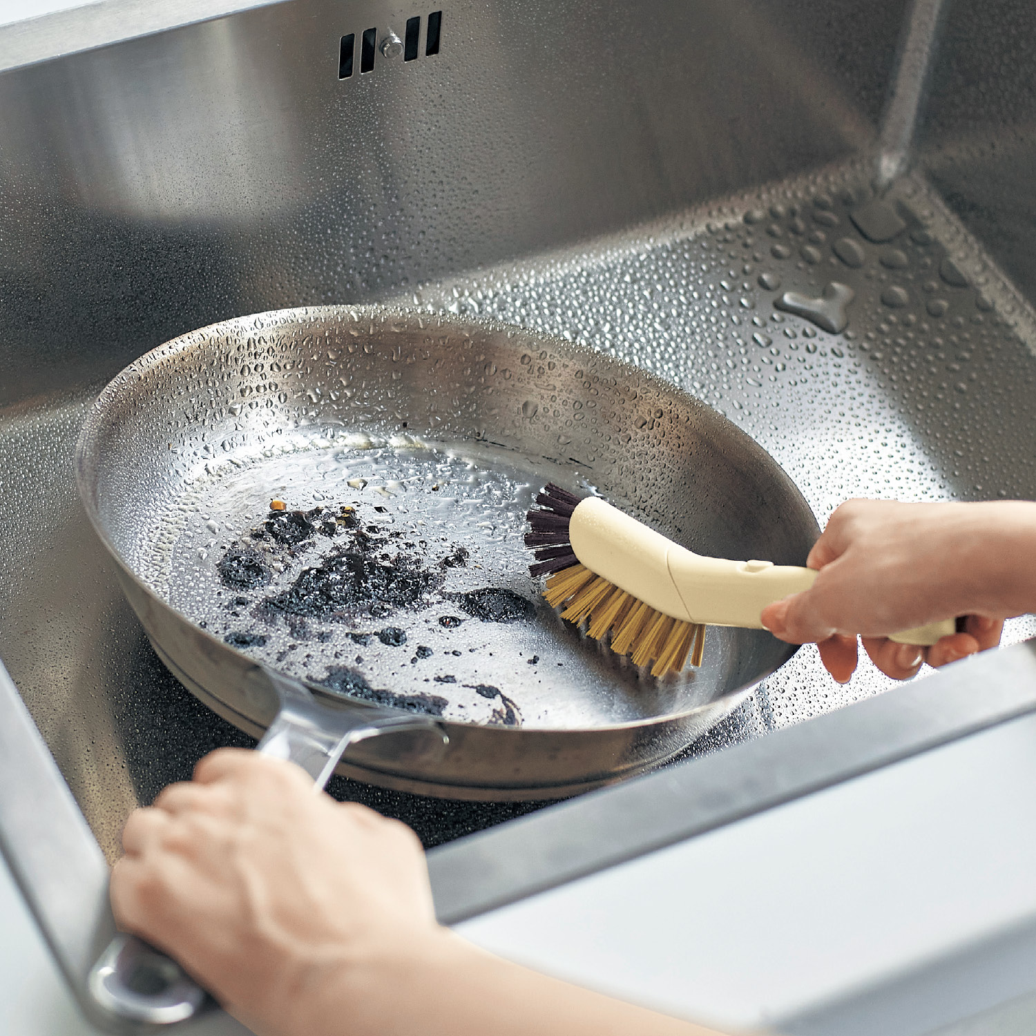 【ベルメゾン】油汚れもしっかり落とせるキッチンブラシ[日本製]