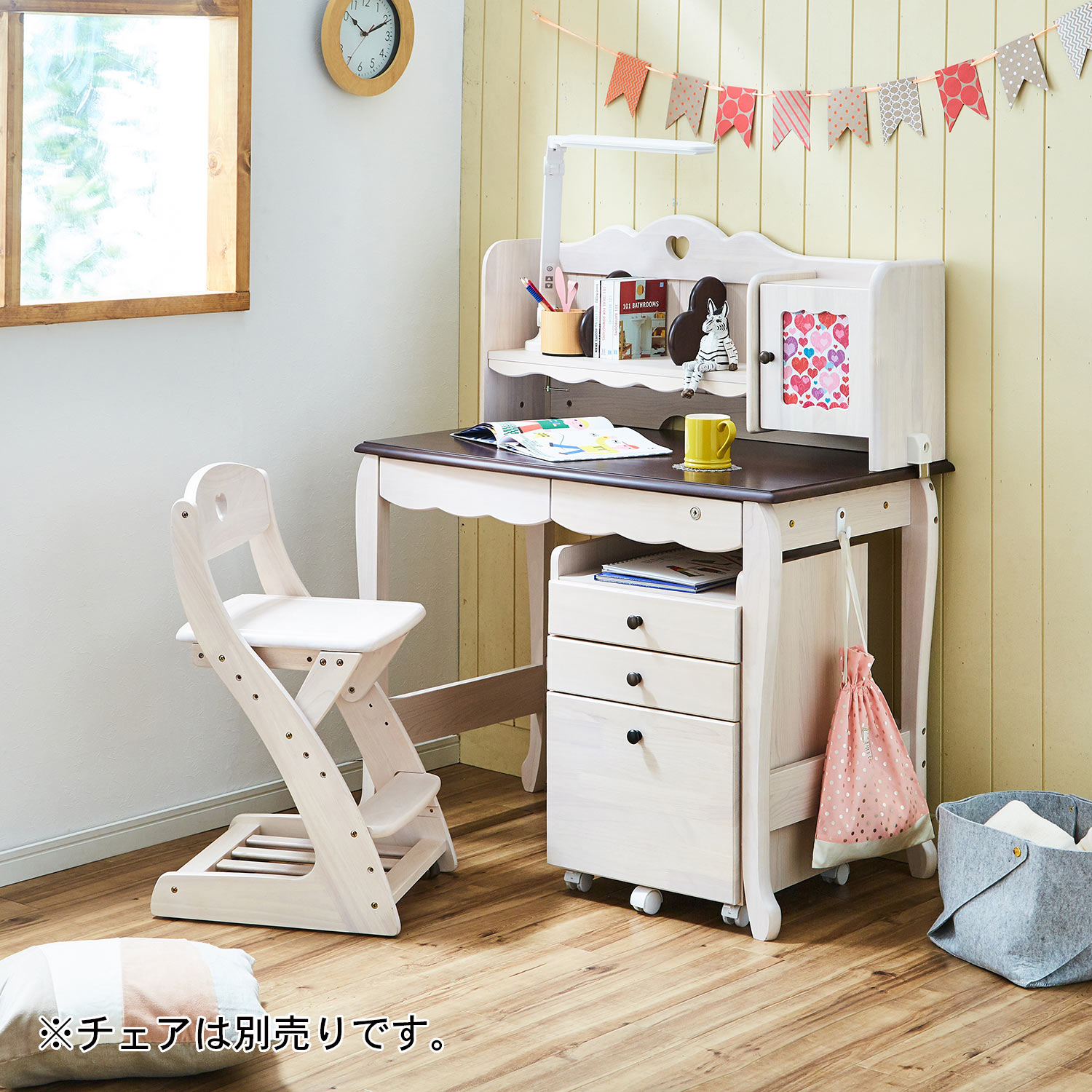 スタンダード 取っ手が可愛い学習机セット 選べるライト付き 通販のベルメゾンネット スタンダード 取っ手が可愛い学習机セット 選べるライト付き 通販のベルメゾンネット