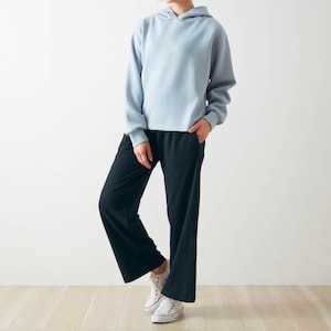 モデル身長163cm・マタニティMサイズ着用