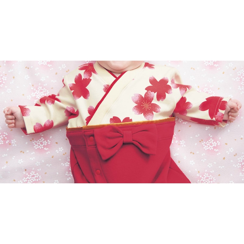 レッド系／モデル身長60cm・50～60サイズ着用・体重6.5kg