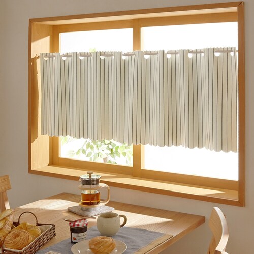 ヘリンボンストライプ柄の遮光・遮熱カフェ小窓カーテン