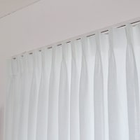 上部は２倍ヒダ仕様で、たっぷり生地を使っています。しっかり、ドレープ（ウェーブ）が出るのが特徴です。