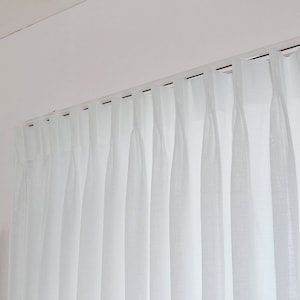 上部は２倍ヒダ仕様で、たっぷり生地を使っています。しっかり、ドレープ（ウェーブ）が出るのが特徴です。